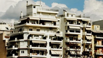 Τριπλό χτύπημα στην πρώτη κατοικία