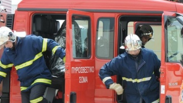 Πυρκαγιά σε σπίτι μετά τη γέφυρα της Κρεμαστής -Ένα άτομο μεταφέρεται στο νοσοκομείο με εγκαύματα