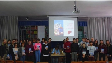 “Οι μικροί λογοτέχνες” του Γυμνασίου Ιαλυσού  συναντούν τη συγγραφέα Τίτσα Πιπίνου