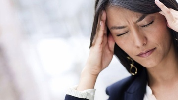 Πώς συνδέεται ο πονοκέφαλος τάσης με το καθημερινό άγχος και στρες
