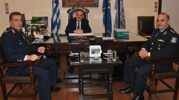 Ο νέος περιφερειακός Αστυνομικός Διευθυντής Νοτίου Αιγαίου στο Δήμαρχο Ρόδου