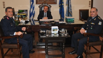 Ο νέος περιφερειακός Αστυνομικός Διευθυντής Νοτίου Αιγαίου στο Δήμαρχο Ρόδου