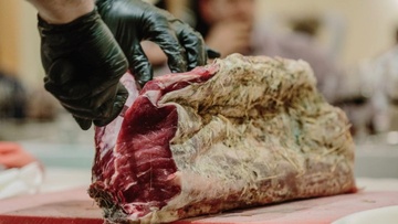 Κοπή και διαχείριση κρέατος από τη Λέσχη Αρχιμαγείρων Δωδεκανήσου