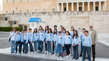Στη Βουλή μαθητές και μαθήτριες της Στ’ τάξης της Αμαραντείου