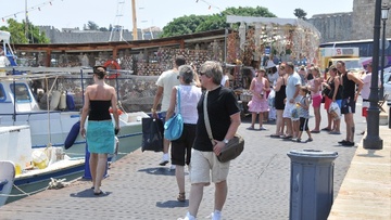 Πόσοι τουρίστες ήρθαν στη Ρόδο μέχρι τον Αύγουστο