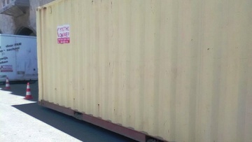 Αποθηκευτικός χώρος τα κοντέινερ έξω από την Περιφέρεια