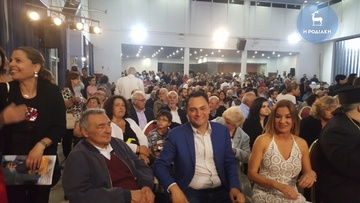 Μόνο ο Μανώλης Γλυνός θα μπορούσε  να ενώσει όλο αυτό τον κόσμο