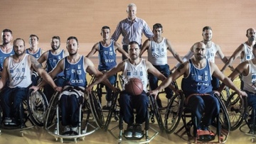 Ο Νίκος Γκάλης ενώνει τις δυνάμεις του με αθλητές μπάσκετ με αμαξίδιο στη Ρόδο