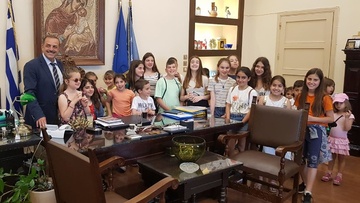 Οι μαθητές των Απολλώνων σε εκπαιδευτική εκδρομή στο Δημαρχείο της Ρόδου