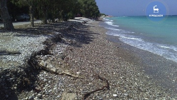 Τσιγγάνοι κατέλαβαν και φέτος την παραλία της Κρεμαστής
