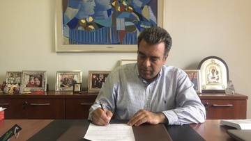 Ο Μάνος Κόνσολας κατέθεσε σήμερα την υποψηφιότητά του για τις βουλευτικές εκλογές