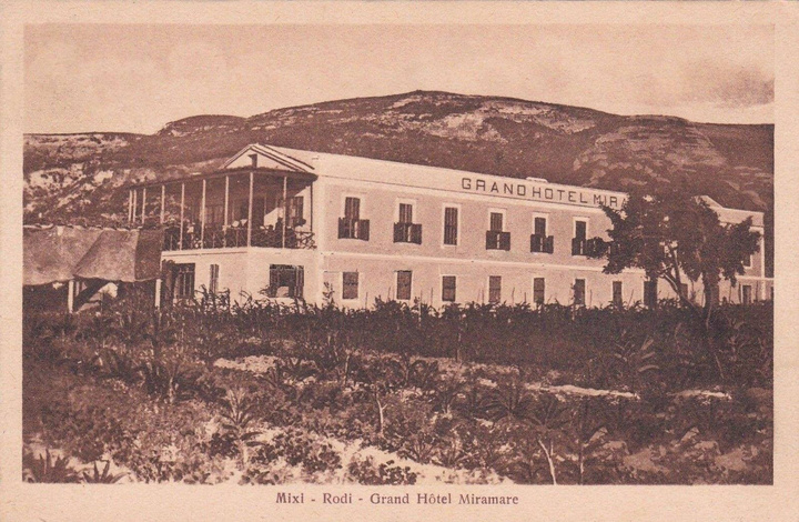 Το Villa Di Mare με την αρχική του ονομασία Grand Hotel Miramare