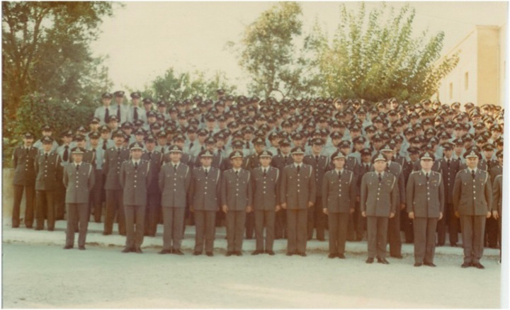 Από τη σχολή εκπαίδευσης της Χωροφυλακής στη Ρόδο κατά την επίσκεψη του τότε αρχηγού , ανάμεσά τους και ο αείμνηστος αστυνομικός Γιώργος Τσιάλτας.