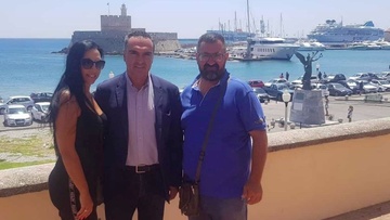 Με τους ομπρελάδες του Φαληρακίου συναντήθηκε χθες ο Γ. Φλεβάρης