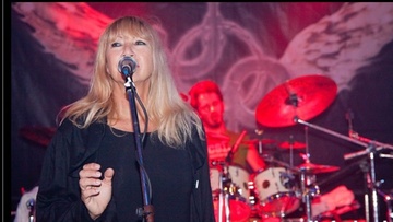 Η Ροδίτισσα τραγουδίστρια που τραγούδησε με τους Τούρκους, γνώρισε τους Pink Floyd και ζει πια στην Αγγλία