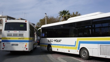 Στην τουριστική περίοδο, στα λεωφορεία  πρέπει να τοποθετηθούν εισπράκτορες