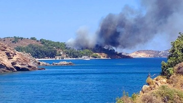 Σε πλήρη  εξέλιξη βρίσκεται η πυρκαγιά σε δασική έκταση της Λέρου