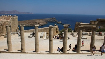 Το οχυρό της Ρόδου που δεσπόζει στο αρχιπέλαγος