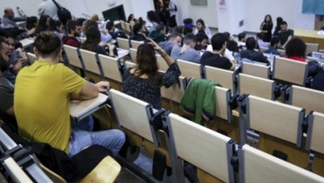 Υπουργός Παιδείας:  Mε ελάχιστη βάση η εισαγωγή στα ΑΕΙ