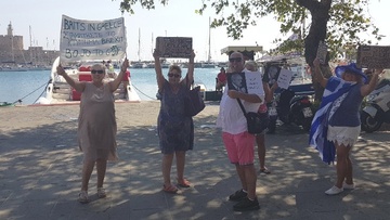 Διαμαρτυρία στη Ρόδο κατά του Brexit