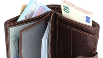 Ρόδος: Τουρίστας ξέχασε σε ταξί πορτοφόλι με πιστωτικές κάρτες και έγγραφα