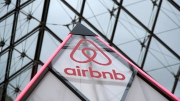 Θεοχάρης για Airbnb: Δεν θα υπάρξει αιφνιδιασμός στις βραχυχρόνιες μισθώσεις
