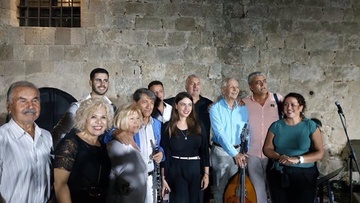 Μεγάλη συγκίνηση στη βραδιά για το θέατρο  ελληνικών παραδοσιακών χορών Νέλλης Δημόγλου