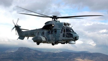 Μεταφορά ασθενή με Super Puma από κρουαζιερόπλοιιο στο νοσοκομείο της Ρόδου