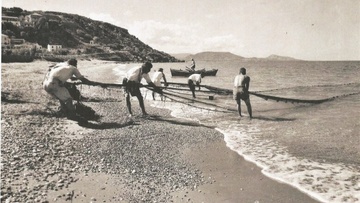 Ρόδος: Ο χοντρός Χουσεΐνης, το ψάρεμα στον κόλπο των Τριαντών και οι μαρίδες σε εφημερίδα!