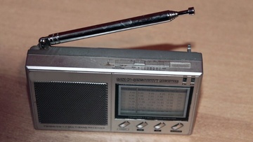 Τρανζιστοράκια, ταϊβανέζικα, πασατέμπο και σουβλάκι…