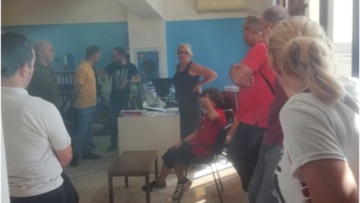 Παράσταση διαμαρτυρίας από γονείς στις διευθύνσεις Εκπαίδευσης