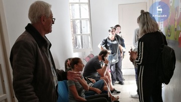 Ουρές από τα ξημερώματα στη Ρόδο για την έκδοση διαβατηρίων