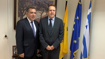 Η επαναφορά των μειωμένων συντελεστών ΦΠΑ συζητήθηκε στη συνάντηση του Μ. Κόνσολα με την Συνομοσπονδία Εμπορίου