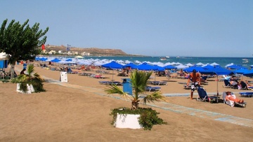 Έκλεβαν τσάντες από λουόμενους στην παραλία του Φαληρακίου