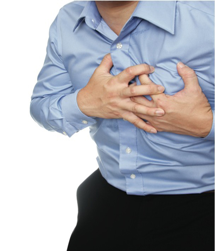 Ο αιφνίδιος συσφιγκτικός και δυνατός πόνος στο κέντρο του στήθους, όταν διαρκεί περισσότερο από 20 λεπτά, είναι πιθανόν να υποδηλώνει  έμφραγμα  του μυοκαρδίου.