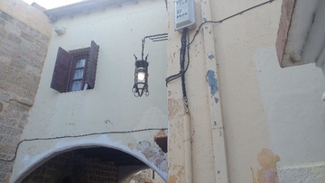 Έντονες διαμαρτυρίες για τον «φωτισμό» στην Παλιά Πόλη