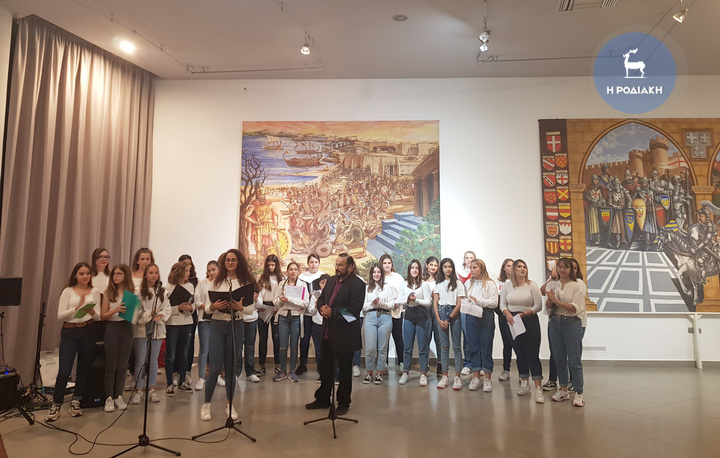 Το Σύνολο της Ευρωπαϊκής Χορωδίας του Μουσικού Σχολείου Ρόδου που πλαισίωσε την εκδήλωση