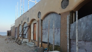 Οι εξωτερικές όψεις του κτιρίου του ΝΟΡ σαν την αθέατη πλευρά της Σελήνης