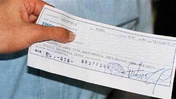 Εξαπάτησαν αλλοδαπό και του πήραν επιταγές αξίας 184.000 ευρώ