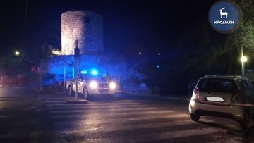 Συμβαίνει τώρα: Προσωρινό κλείσιμο στην οδό Ερυθρού Σταυρού εξαιτίας πτώσης δέντρου