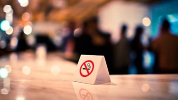 Έφοδος ελεγκτών υγείας στην Εφορία Ρόδου για την απαγόρευση καπνίσματος