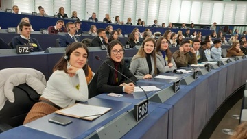 Δυναμική παρουσία των Ελλήνων μαθητών από Ρόδο και Κυκλάδες στο Στρασβούργο  στην ημερίδα του Euroscola στο Ευρωκοινοβούλιο
