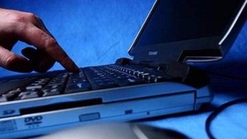 Ένας 19χρονος Ροδίτης εκβίαζε 17χρονη με ημίγυμνες φωτογραφίες