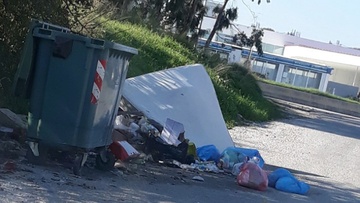 ΚΚΕ: "Στα σκουπίδια η πολιτική τους!"