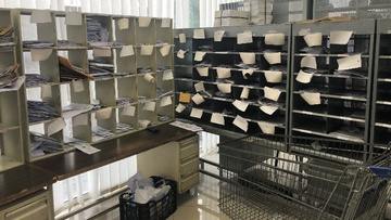 Για... ταχυδρόμους ακούνε και λογαριασμούς δεν βλέπουν στη Ρόδο
