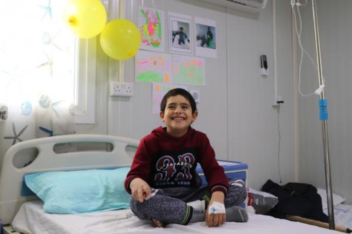 Ιράκ. Ο Σαΐφ είναι 9 ετών. Τραυματίστηκε στο πόδι στο σχολείο του. Νοσηλεύεται στη δομή μετεγχειρητικής φροντίδας των Γιατρών Χωρίς Σύνορα στην ανατολική Μοσούλη. 	                       ©Elisa Fourt/MSF