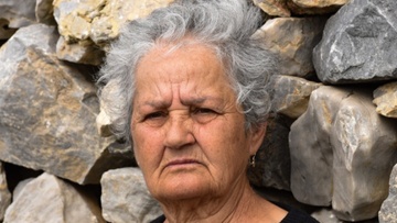 Η κυρα-Ρηνιώ της Κινάρου: «Αν φύγω εγώ, έτσι θα κάνουνε οι Τούρκοι και το πήρανε το νησί»