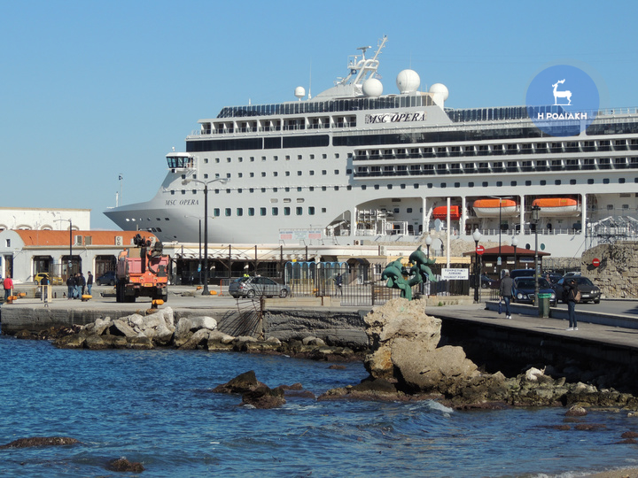 Το κρουαζιερόπλοιο “Opera” της εταιρείας MSC που κατέπλευσε χθες στο λιμάνι της Ρόδου