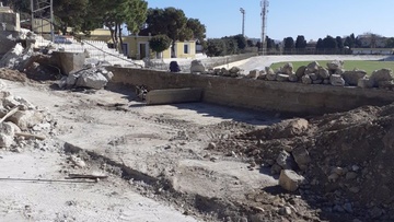 Ας τελειώσει το τοιχίο και τα ξαναλέμε...