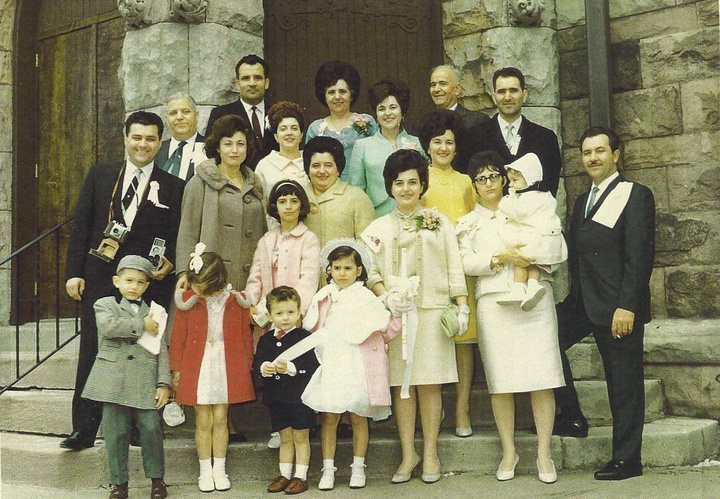Με τη γυναίκα, την αδελφή του και άλλους στενούς συγγενείς και φίλους στον Άγιο Δημήτριο στο New Jersey